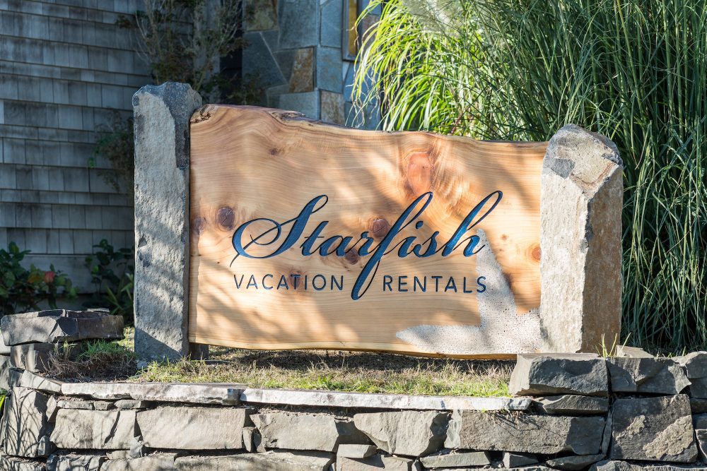 Starfish Vacation Rentals outdoor sign