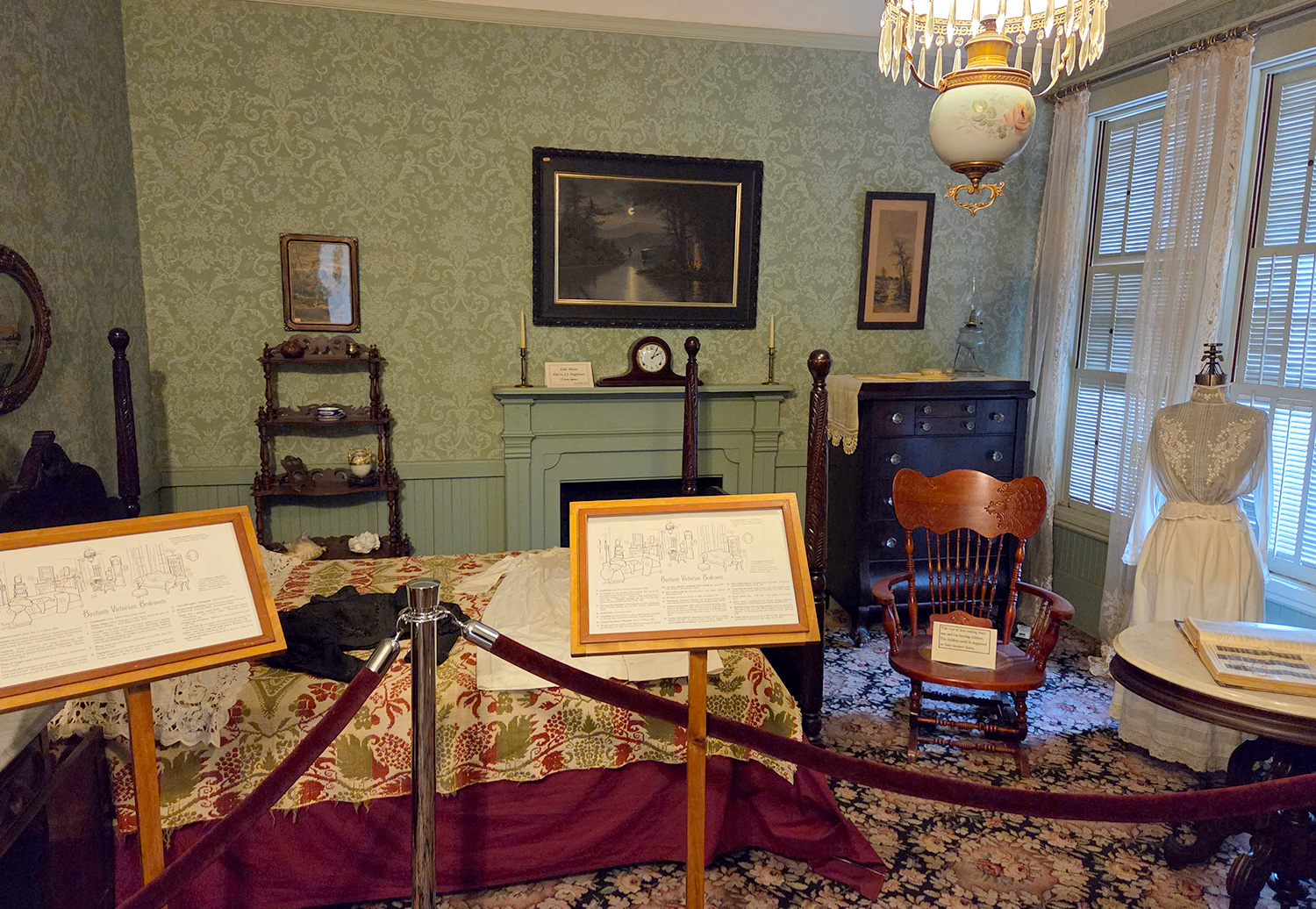 Tillamook County Pioneer Museum interior room