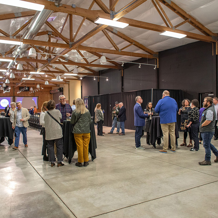 callout hdr indoor meeting